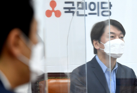 안철수 국민의당  대표가 10일 오전 서울 여의도 국회에서 열린 최고위원회의에서 발언하고 있다. [연합뉴스]